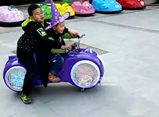 泰安市靈山小區(qū)小朋友非常喜愛華秦廣場(chǎng)太子摩托