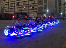 場地人氣單品，堪比警車還酷炫的摩托車！