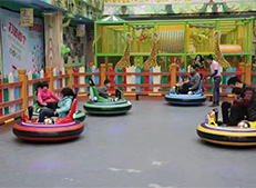 廣場(chǎng)電瓶碰碰車生意一直都很好