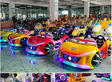 現(xiàn)在這個(gè)廣場(chǎng)游樂車生意，是一家主要收入來源