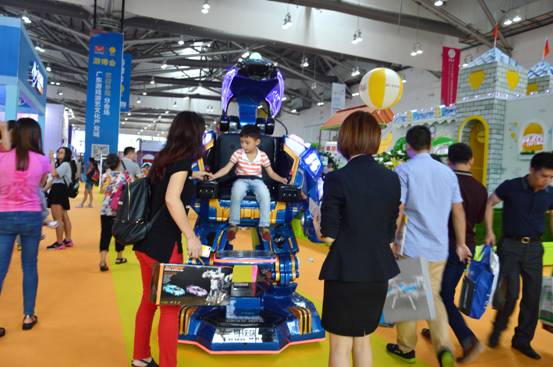 鋼鐵俠廣場行走機器人