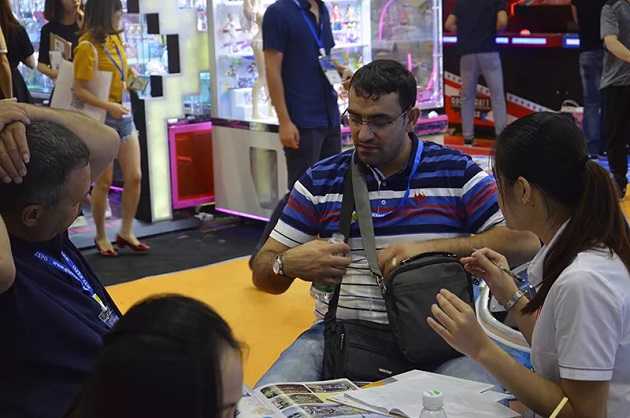 游樂設(shè)備-碰碰車 游樂設(shè)備-碰碰車