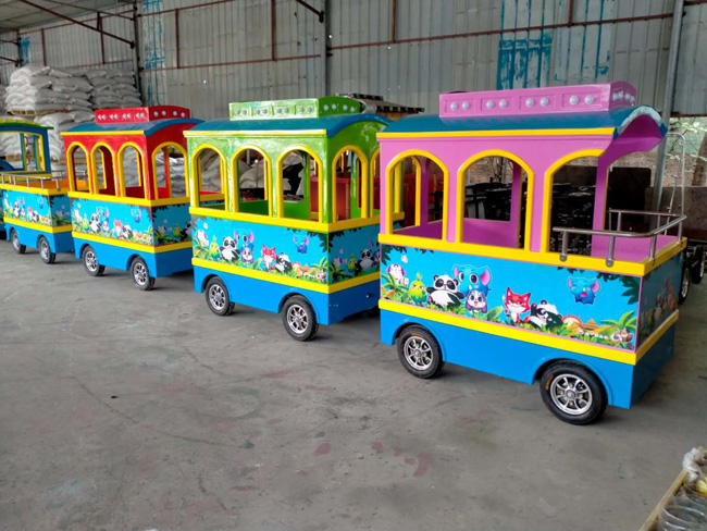 小火車(chē)游樂(lè)設(shè)備